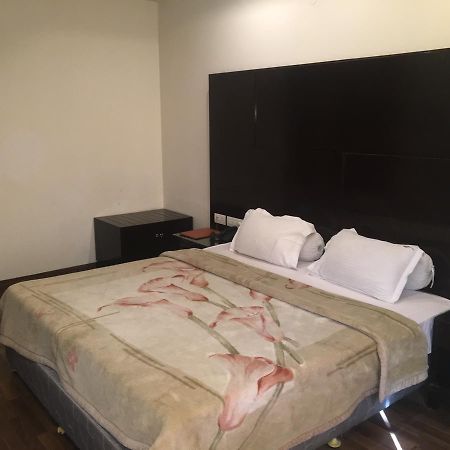 غورغاون Hotel Vipul Grand المظهر الخارجي الصورة