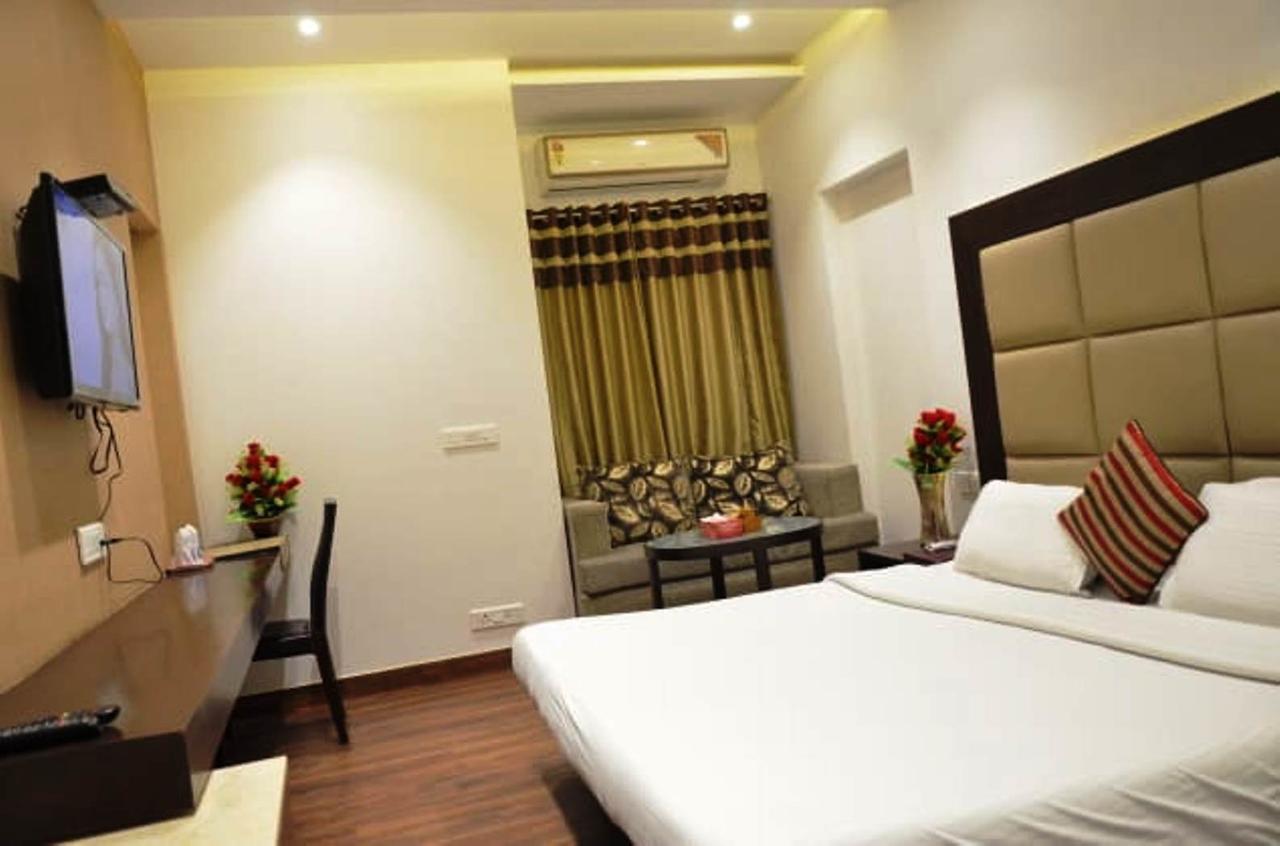 غورغاون Hotel Vipul Grand المظهر الخارجي الصورة