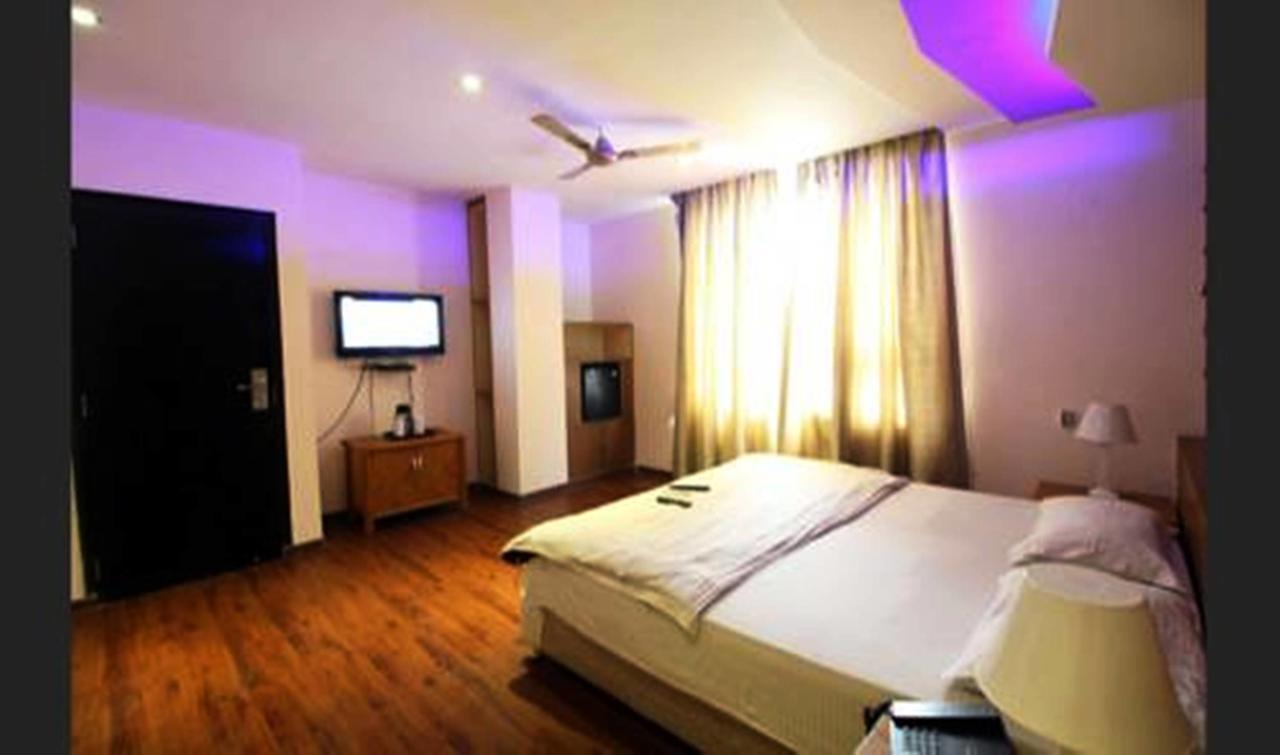 غورغاون Hotel Vipul Grand المظهر الخارجي الصورة