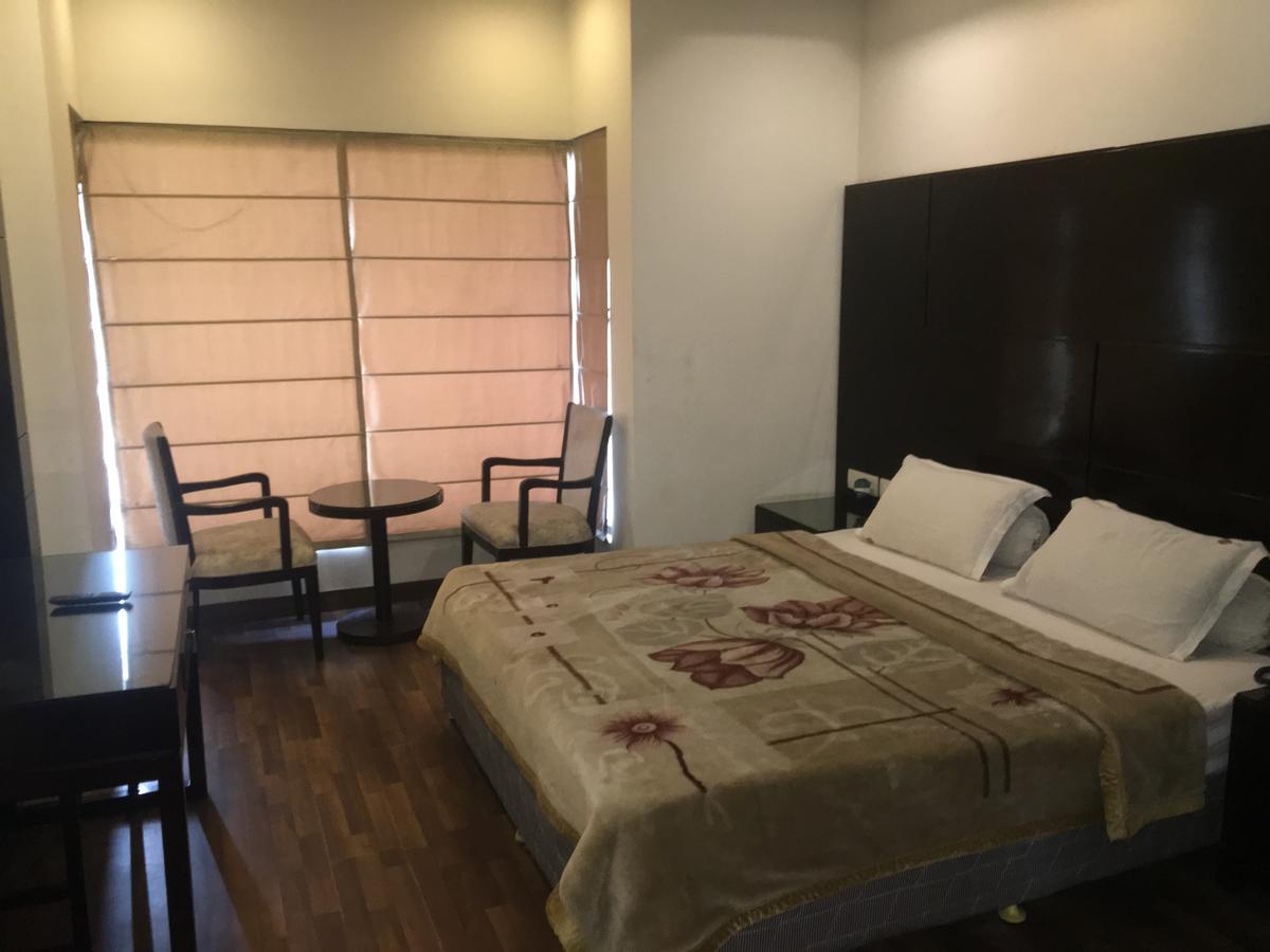 غورغاون Hotel Vipul Grand المظهر الخارجي الصورة